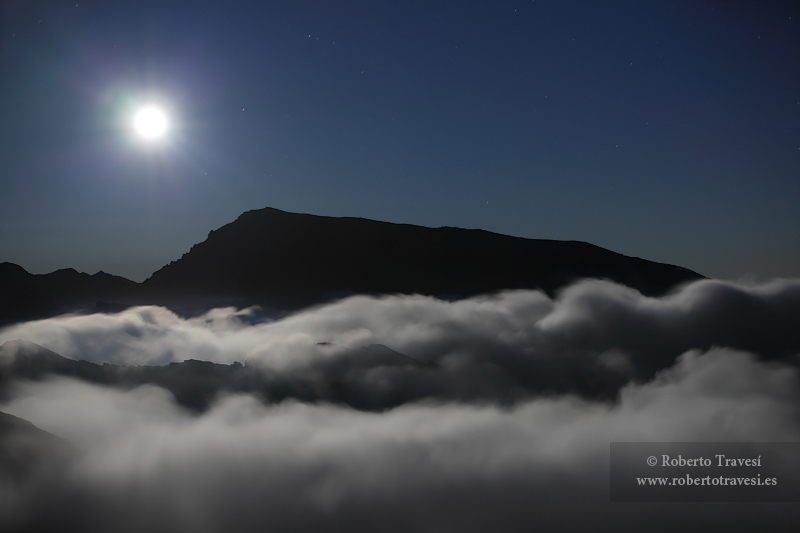 Luna llena sobre el Mulhacén