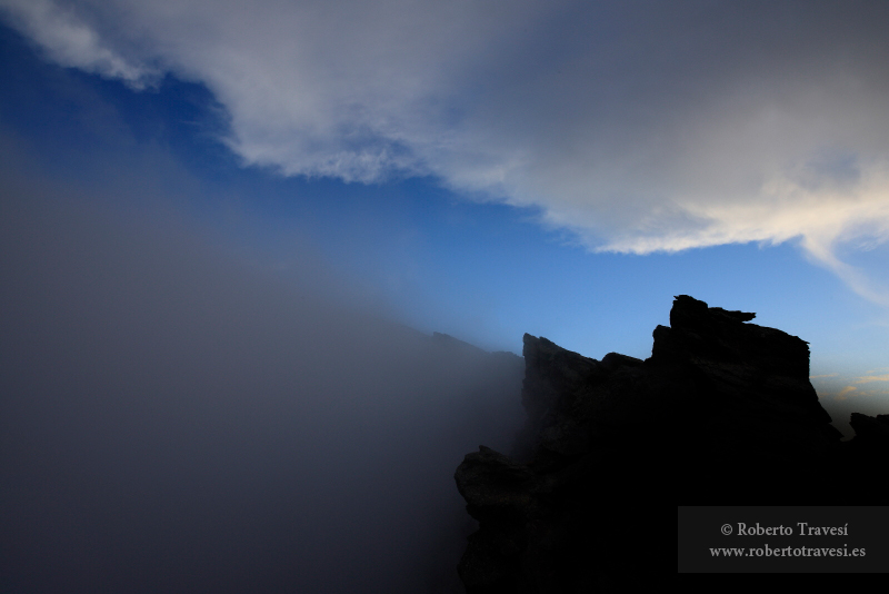 El Corral del Veleta humeante